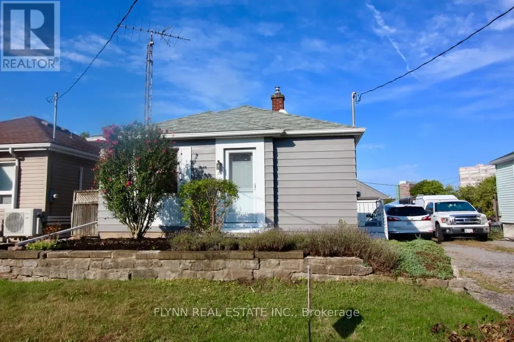 86 Argyle Crescent St. Catharines (e. Chester) ON L2P 2P4