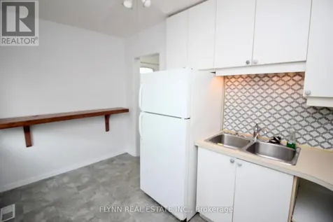 86 Argyle Crescent St. Catharines (e. Chester) ON L2P 2P4
