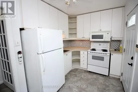 86 Argyle Crescent St. Catharines (e. Chester) ON L2P 2P4