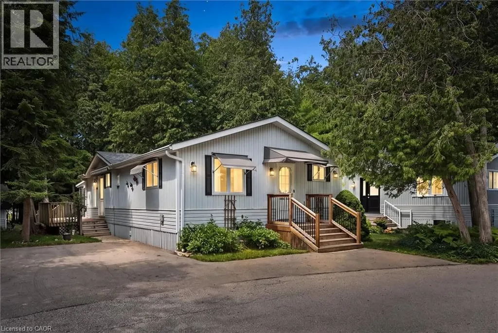 4 Spruce Avenue Puslinch ON N1H 6H9