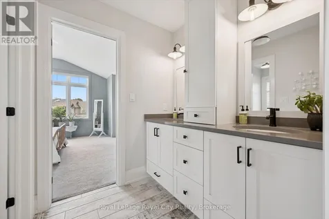 22 Hilltop Road Guelph (victoria North) ON N1E 7L4