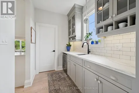 22 Hilltop Road Guelph (victoria North) ON N1E 7L4