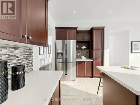 664 Mcgregor Farm Trail Newmarket (glenway Estates) ON L3X 0H3