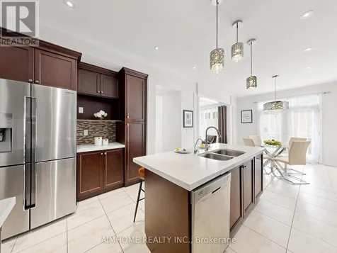 664 Mcgregor Farm Trail Newmarket (glenway Estates) ON L3X 0H3
