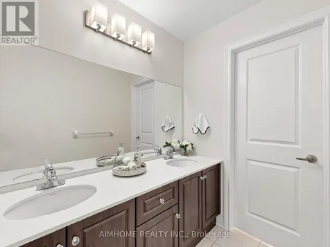 664 Mcgregor Farm Trail Newmarket (glenway Estates) ON L3X 0H3