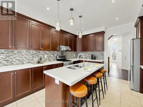 664 Mcgregor Farm Trail Newmarket (glenway Estates) ON L3X 0H3