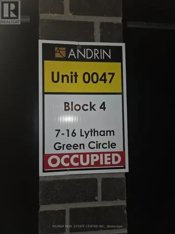 16 Lytham Green Circle Newmarket (glenway Estates) ON L3Y 0H3