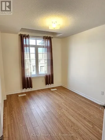 9 Durham Avenue Barrie ON L9J 0W2
