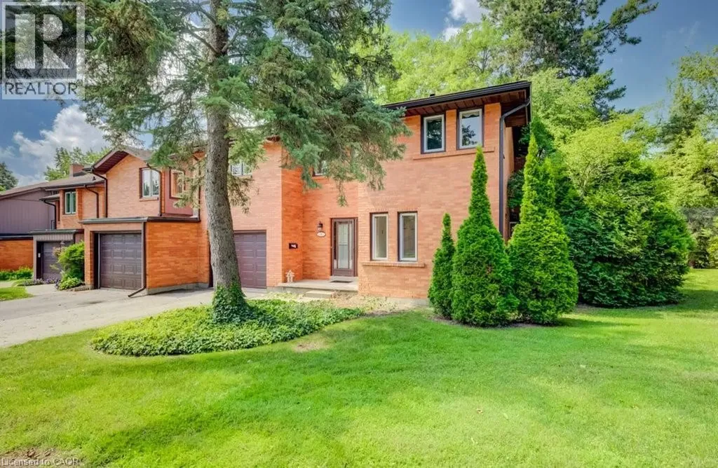206 Candlewood Crescent Waterloo ON N2L 5Y9