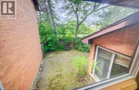 206 Candlewood Crescent Waterloo ON N2L 5Y9