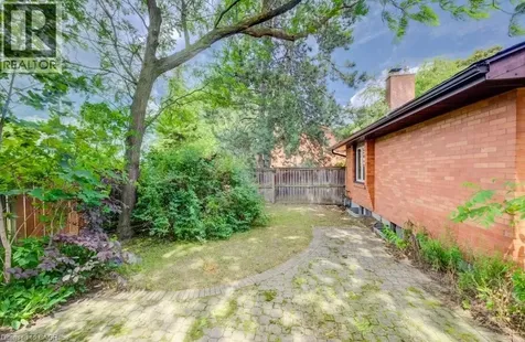 206 Candlewood Crescent Waterloo ON N2L 5Y9