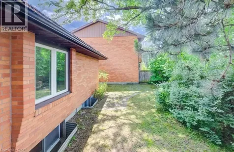 206 Candlewood Crescent Waterloo ON N2L 5Y9