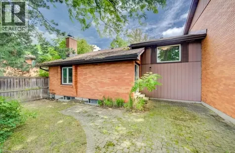 206 Candlewood Crescent Waterloo ON N2L 5Y9