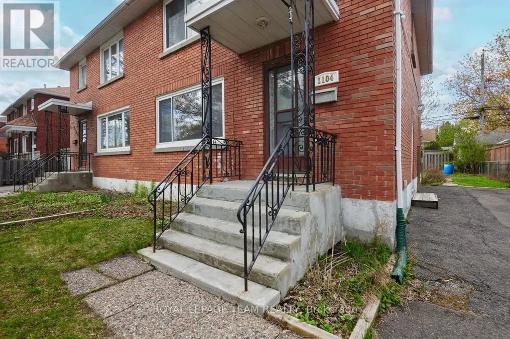 1104 Apolydor Avenue Ottawa ON K1H 8B2