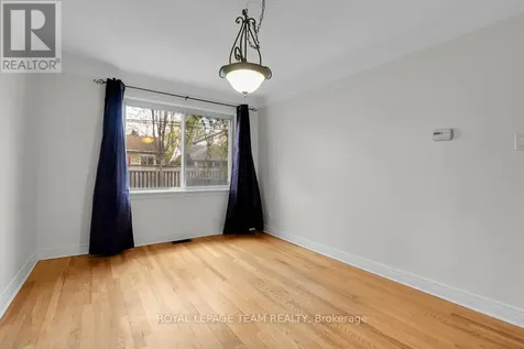 1104 Apolydor Avenue Ottawa ON K1H 8B2