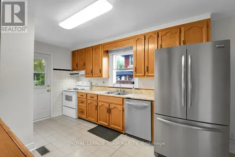 1104 Apolydor Avenue Ottawa ON K1H 8B2