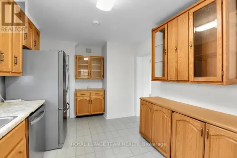1104 Apolydor Avenue Ottawa ON K1H 8B2