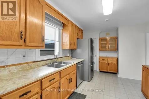 1104 Apolydor Avenue Ottawa ON K1H 8B2