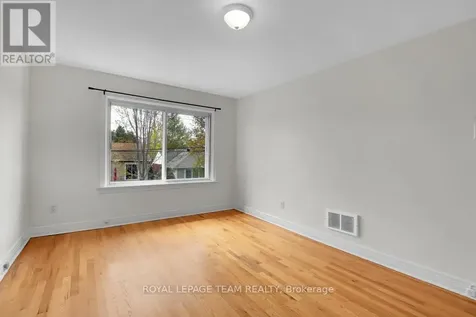 1104 Apolydor Avenue Ottawa ON K1H 8B2