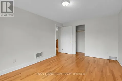 1104 Apolydor Avenue Ottawa ON K1H 8B2