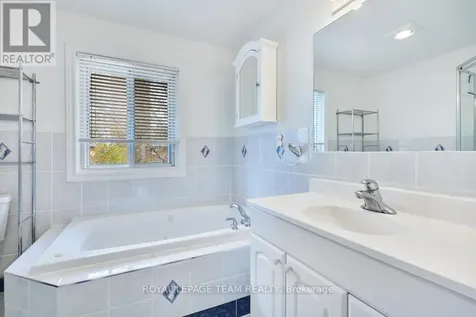 1104 Apolydor Avenue Ottawa ON K1H 8B2