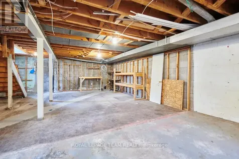 1104 Apolydor Avenue Ottawa ON K1H 8B2