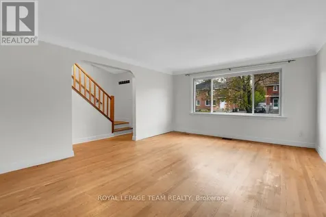 1104 Apolydor Avenue Ottawa ON K1H 8B2