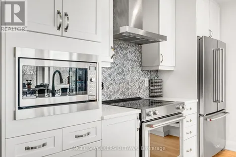 110 Cortile Private Ottawa ON K1V 2S8
