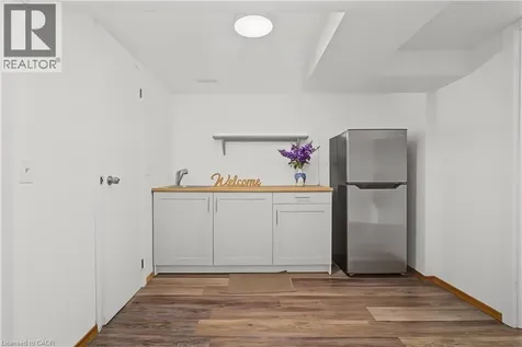 39 Southwood Drive Kitchener ON N2E 2E6