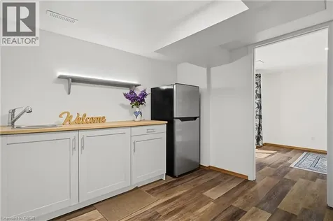 39 Southwood Drive Kitchener ON N2E 2E6