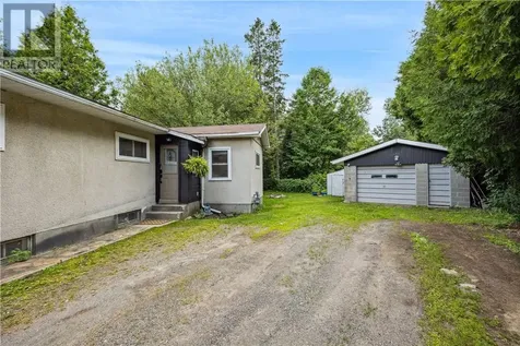11 Michael Avenue Lively ON P3Y 1N1