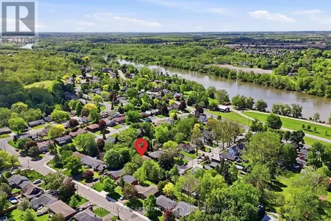 52 Grand Avenue Haldimand ON N3W 2J5