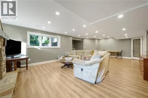 112 Dirksen Court Kitchener ON N2P 2M1