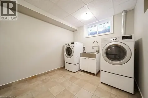 112 Dirksen Court Kitchener ON N2P 2M1