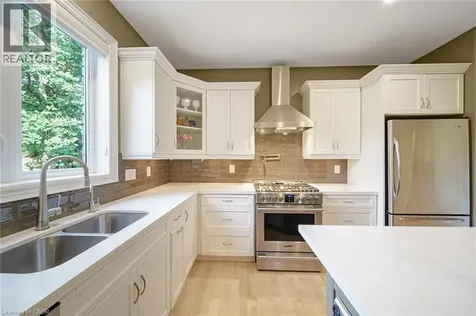 112 Dirksen Court Kitchener ON N2P 2M1