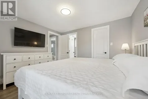 395 Maidstone Crescent Oakville (ga Glen Abbey) ON L6M 1C1