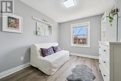 395 Maidstone Crescent Oakville (ga Glen Abbey) ON L6M 1C1