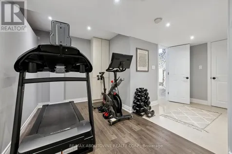 395 Maidstone Crescent Oakville (ga Glen Abbey) ON L6M 1C1
