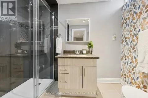 395 Maidstone Crescent Oakville (ga Glen Abbey) ON L6M 1C1