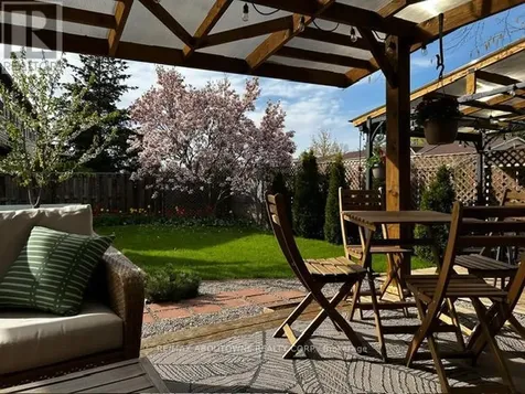 395 Maidstone Crescent Oakville (ga Glen Abbey) ON L6M 1C1