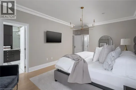 253 Hanover Street Oakville ON L6K 0H3
