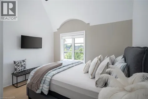 253 Hanover Street Oakville ON L6K 0H3