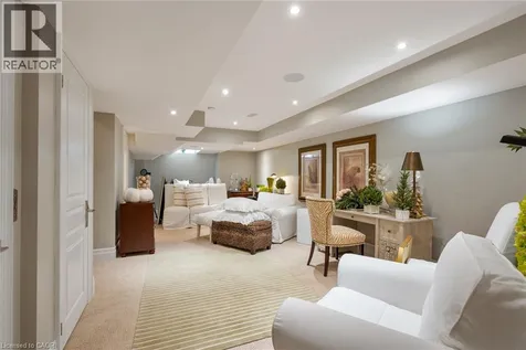 253 Hanover Street Oakville ON L6K 0H3