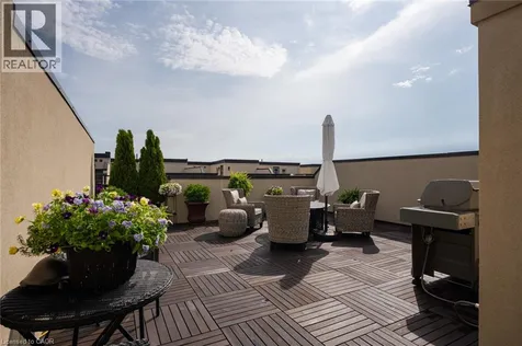 253 Hanover Street Oakville ON L6K 0H3
