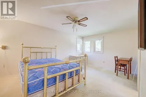206 Candlewood Crescent Waterloo ON N2L 5Y9