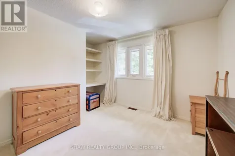 206 Candlewood Crescent Waterloo ON N2L 5Y9