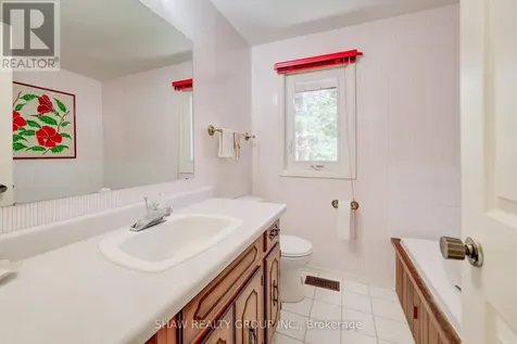 206 Candlewood Crescent Waterloo ON N2L 5Y9