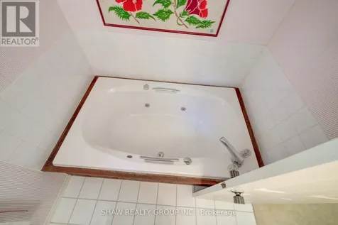 206 Candlewood Crescent Waterloo ON N2L 5Y9