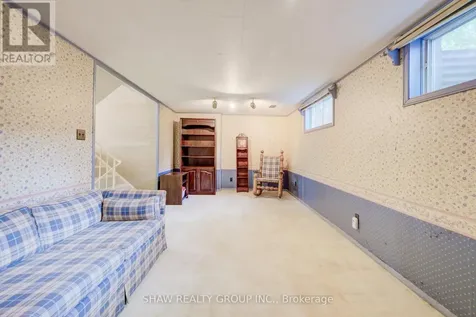 206 Candlewood Crescent Waterloo ON N2L 5Y9