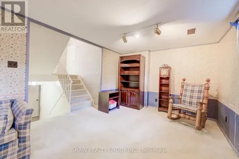 206 Candlewood Crescent Waterloo ON N2L 5Y9